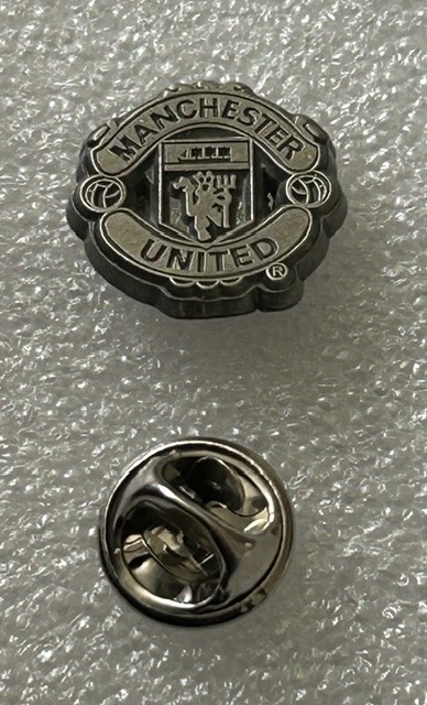 Manchester United Enamel Badge ~ Small Atique Silver Crest Design