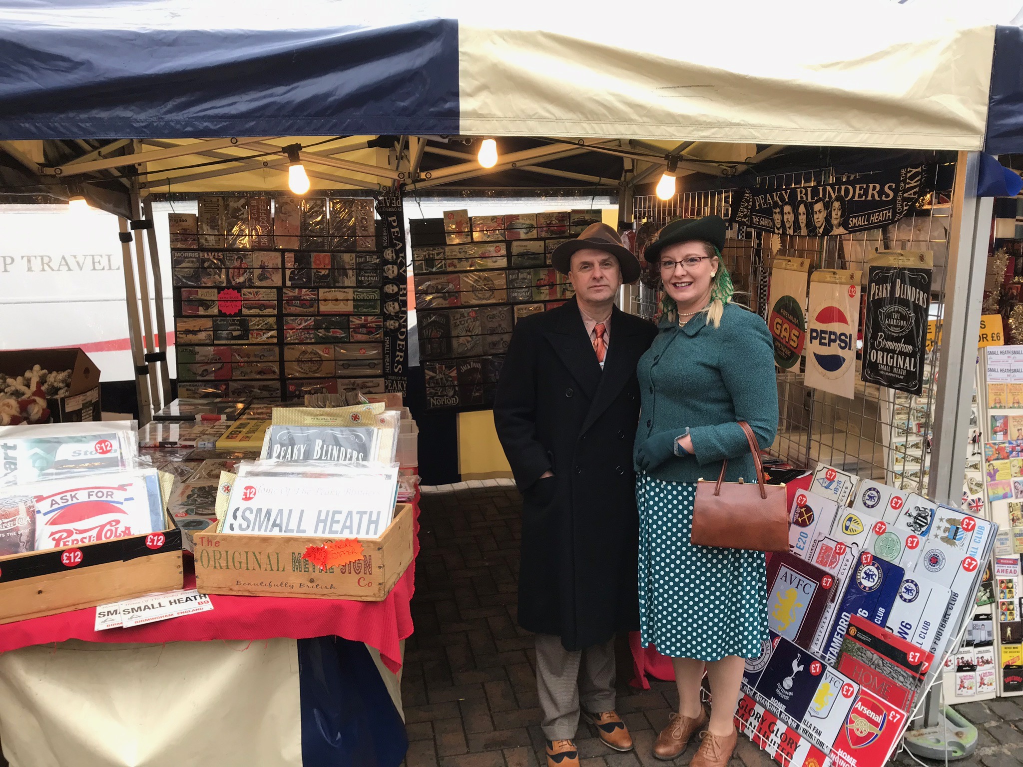 SELLING RETRO PRODUCTS & ATTRACTING RETRO PEOPLE