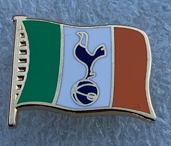 Tottenham Hotspur Enamel Badge ~ Spurs & Ireland