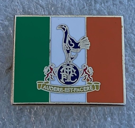 Tottenham Hotspur Enamel Badge ~ Spurs & Ireland (2)