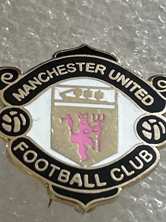 Manchester United Enamel Badge ~ Large Crest Design
